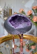 Amethyst geodes with small teeth