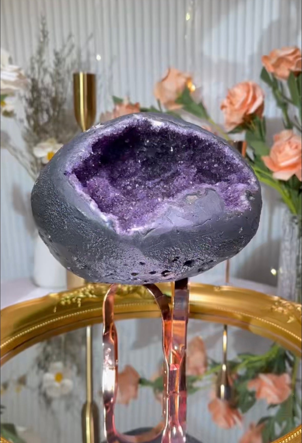 Amethyst geodes with small teeth