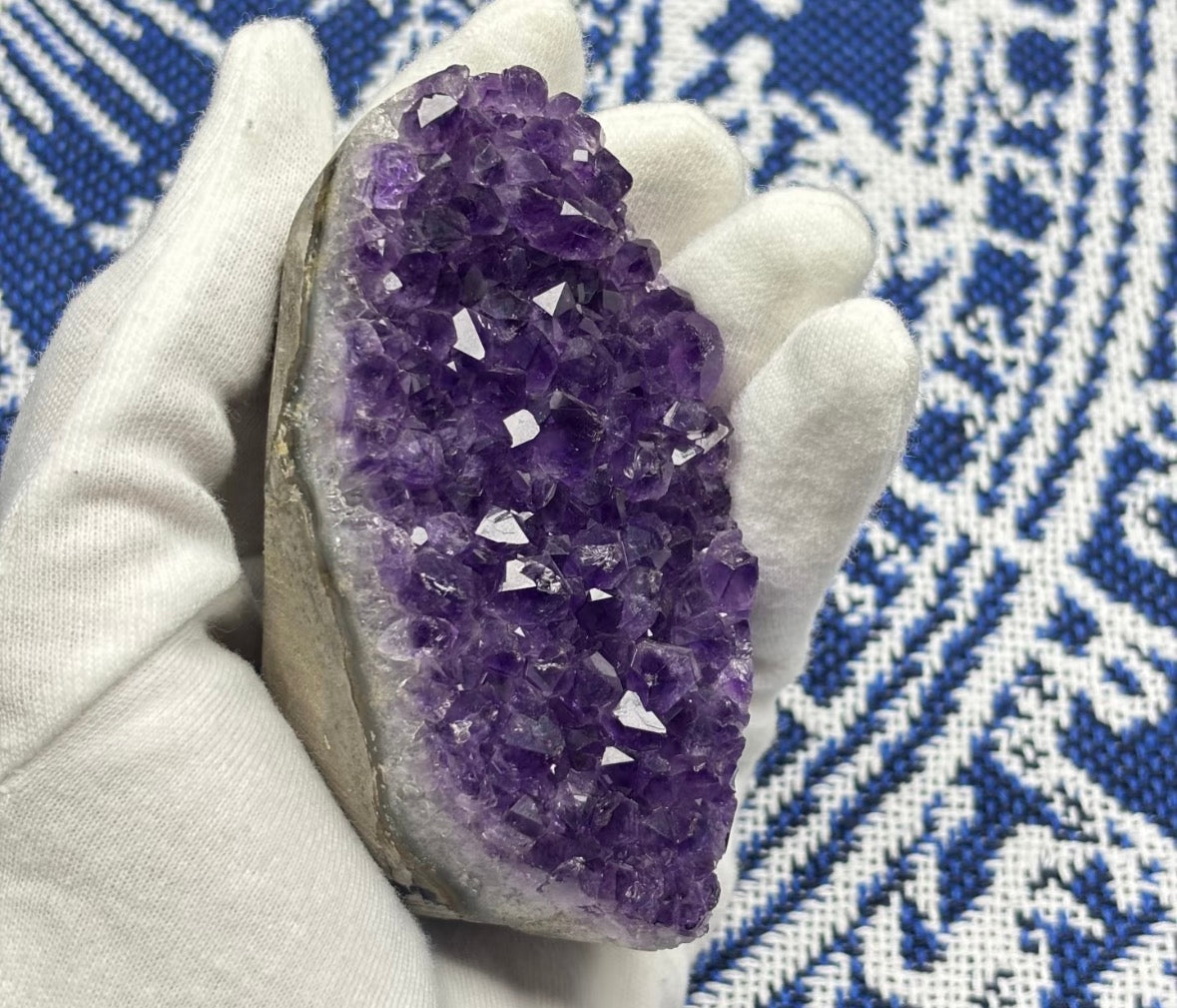 Amethyst druzy freeform with cut base