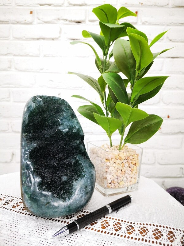 Rainbow green agate body