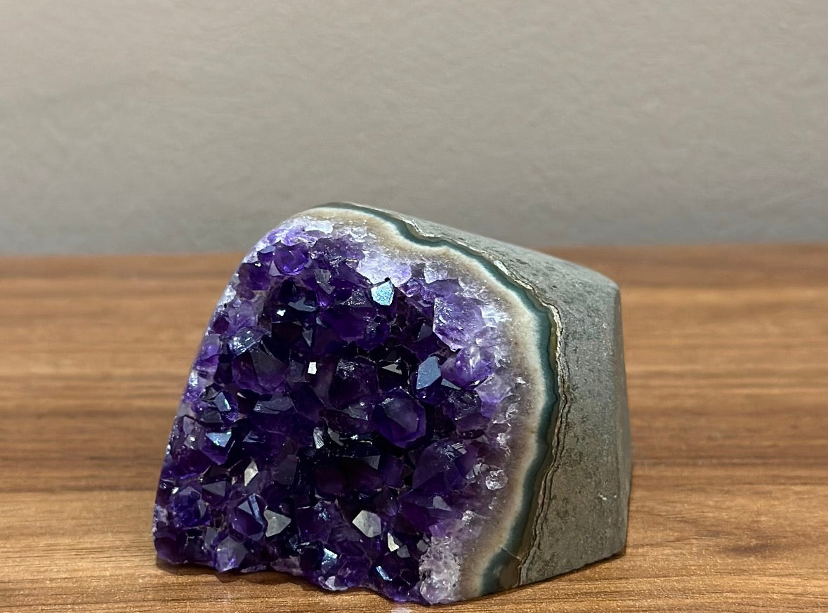 Small amethyst cut base freeform